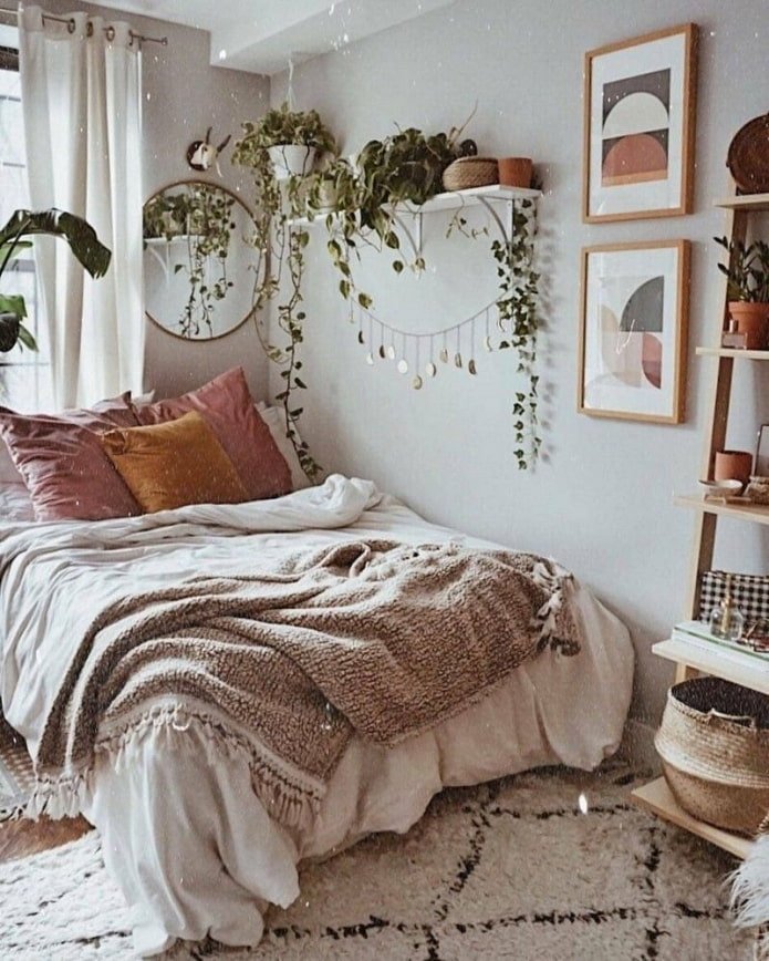 quarto com paredes cinzas