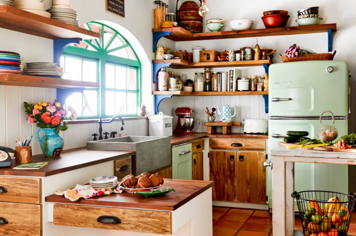 cozinha com fachadas de madeira