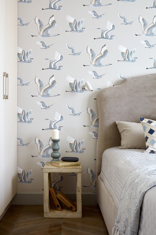Papel de parede com pássaros no interior