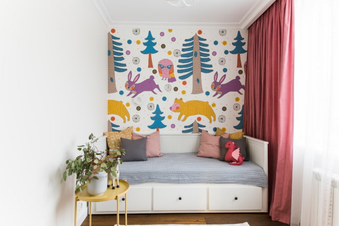 papel de parede no interior do quarto infantil