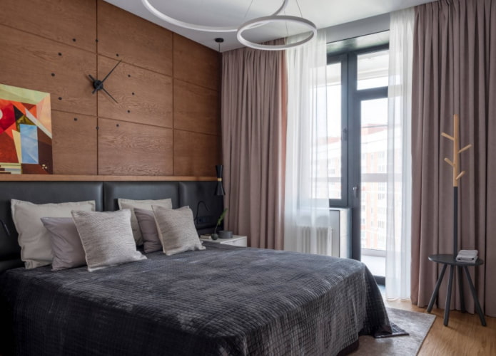 relógio acima da cama