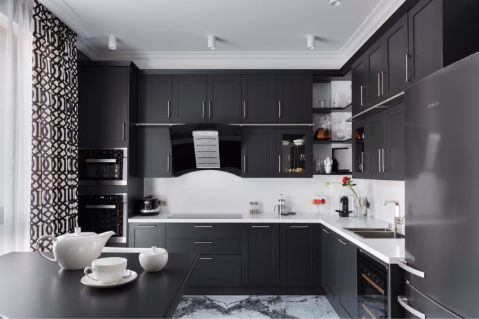 conjunto de cozinha preto no interior
