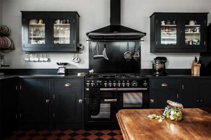 conjunto de cozinha preto no interior