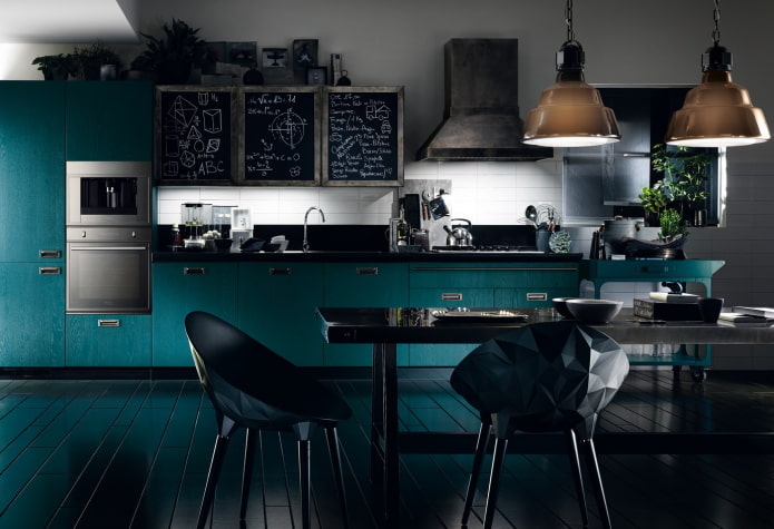 interior da cozinha em tons de preto e turquesa