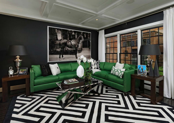 sala de estar em tons de preto e branco com toques brilhantes