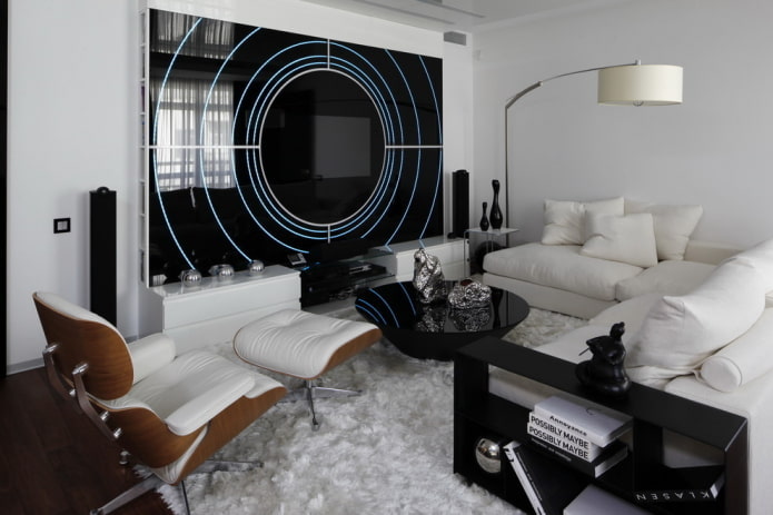iluminação e decoração na sala de estar em tons de preto e branco