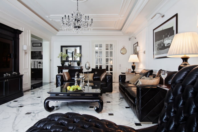 sala de estar em tons de preto e branco em estilo neoclássico