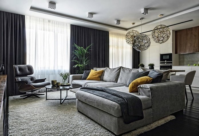 Cortinas blackout pretas na sala de estar