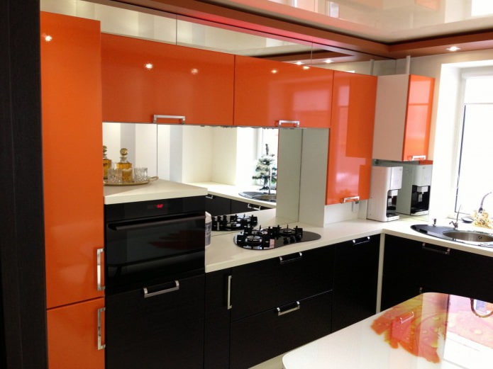 Conjunto de cozinha preto e laranja