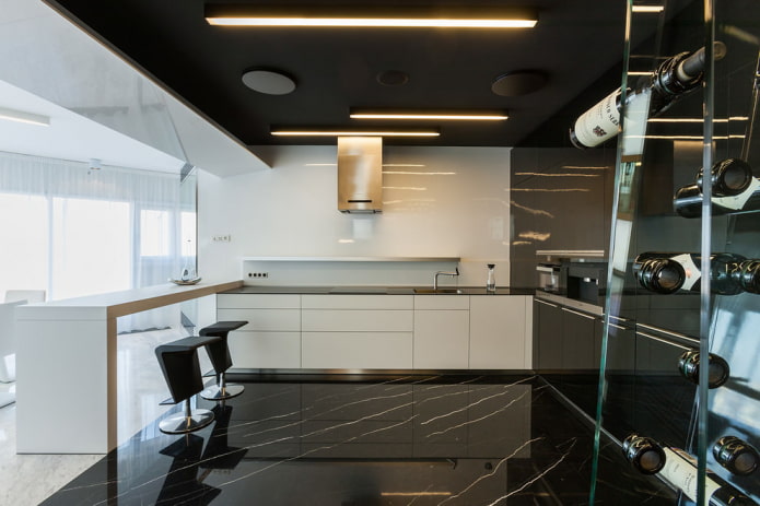 piso de mármore preto