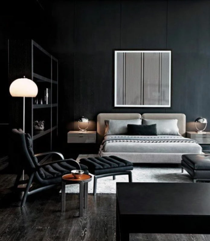móveis pretos em um quarto preto