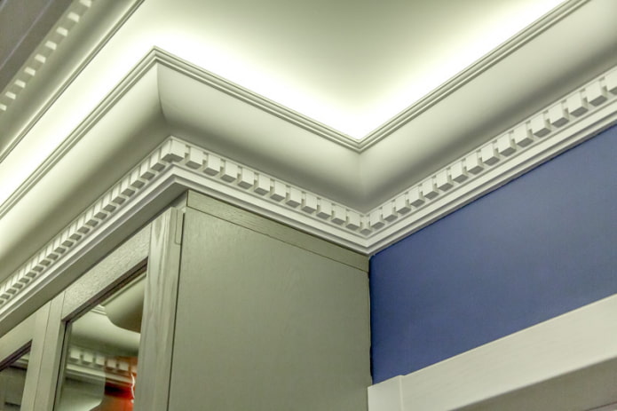 moldura de estuque com iluminação de fundo