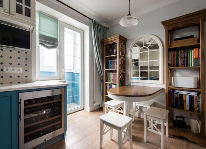 decoração de parede de cozinha em um estilo clássico