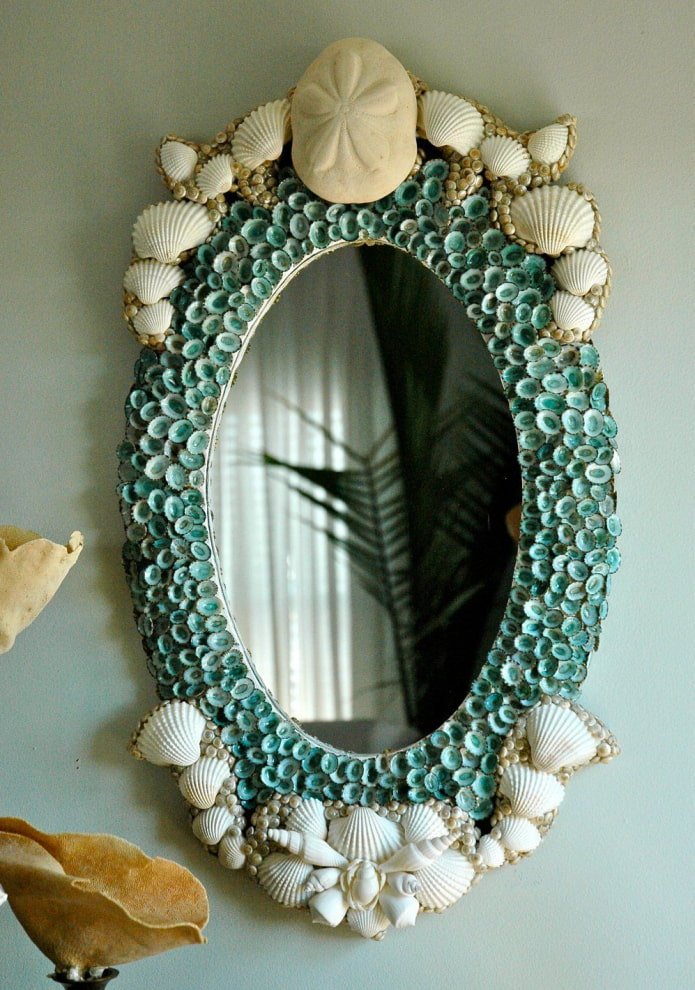 espelho decorado com conchas