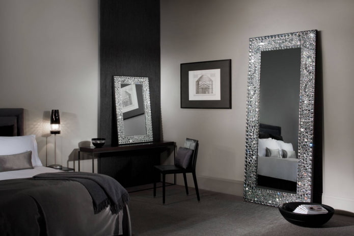 espelhos decorados com strass no interior