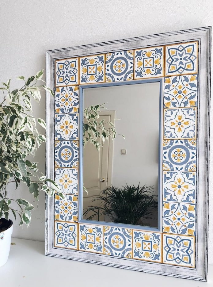espelho decorado com azulejos 