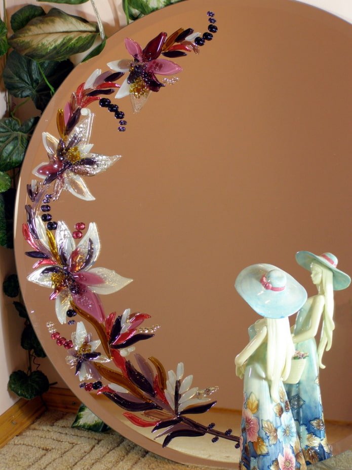 espelho decorado com pintura