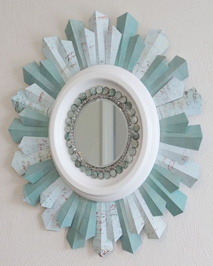 espelho decorado com papel de parede
