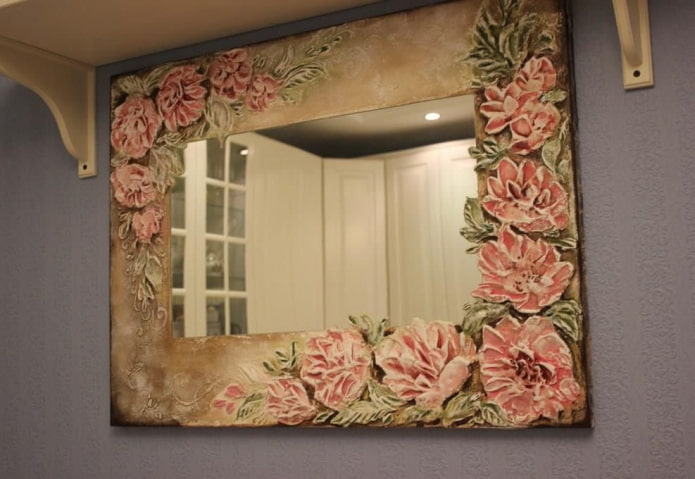 espelho decorado com gesso