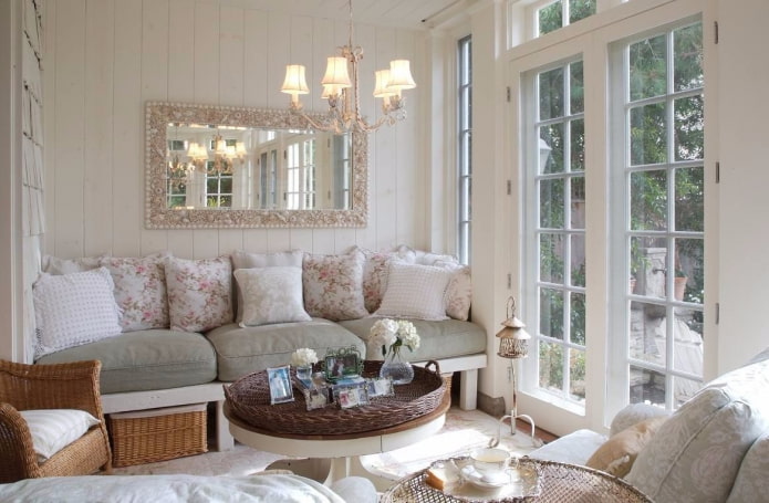 decoração de espelho no estilo provençal