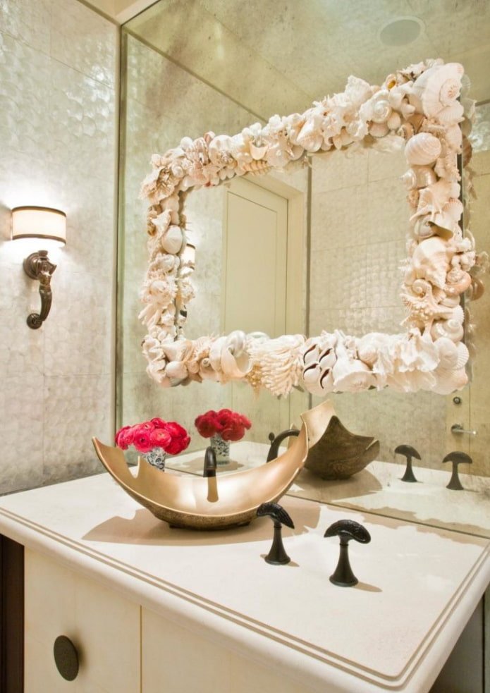 decoração de produtos espelhados no interior