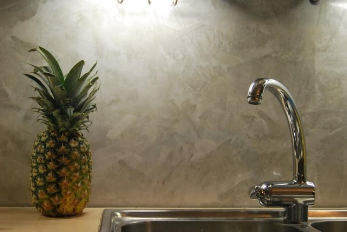Gesso veneziano no avental da cozinha