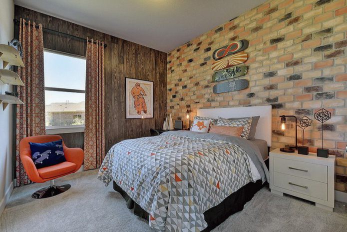 Design de quarto com papel de parede com efeito de tijolo