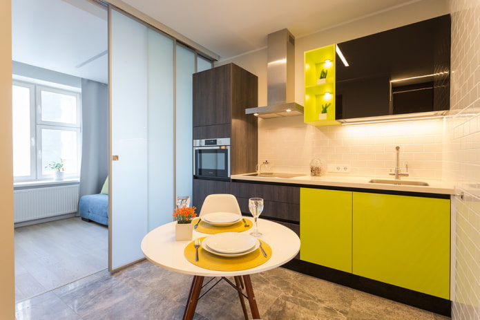divisória no interior da cozinha