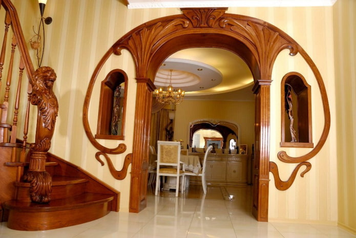 arco de madeira curvada no estilo Art Nouveau