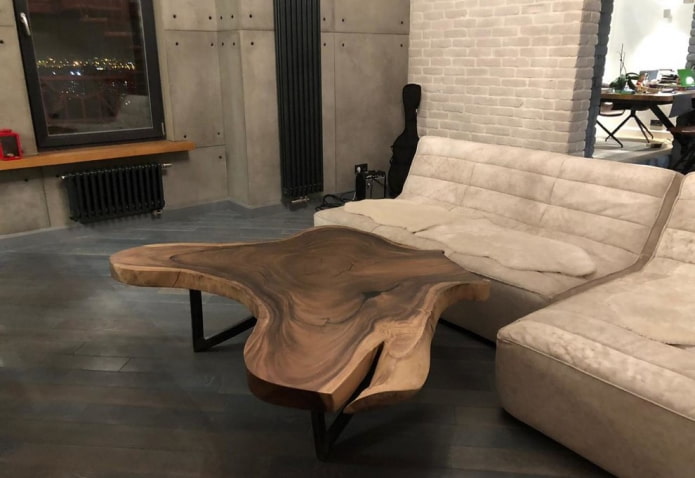mesa de corte de serra no interior