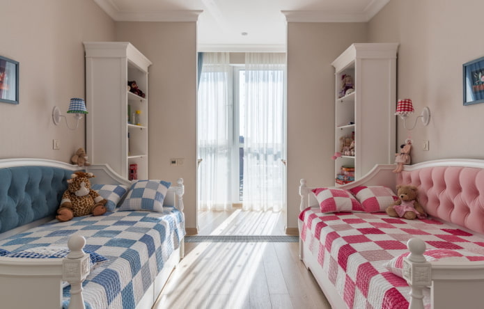 Móveis no interior do quarto para crianças de sexos diferentes