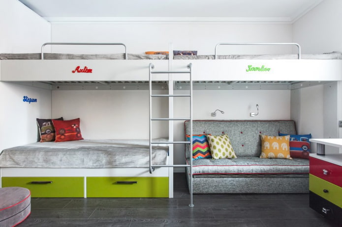 interior de um quarto para três meninos