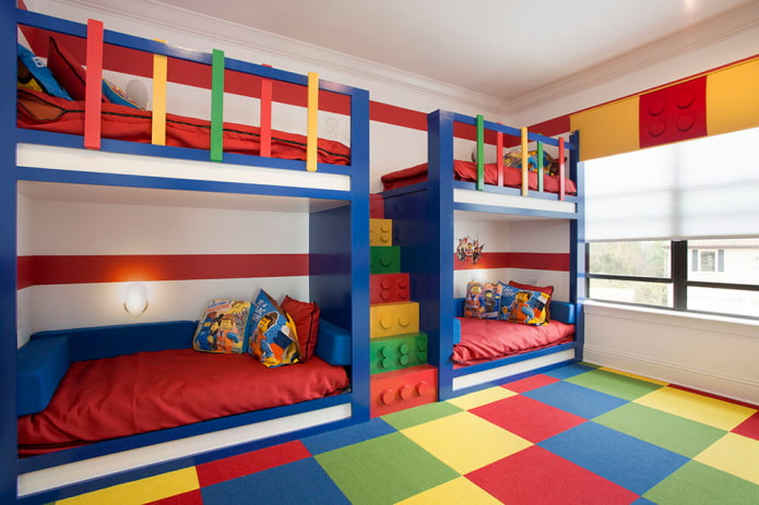 modelo de dois andares no quarto infantil para meninos