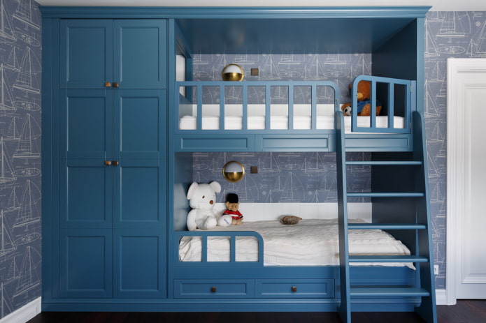 beliche com guarda-roupa no quarto das crianças