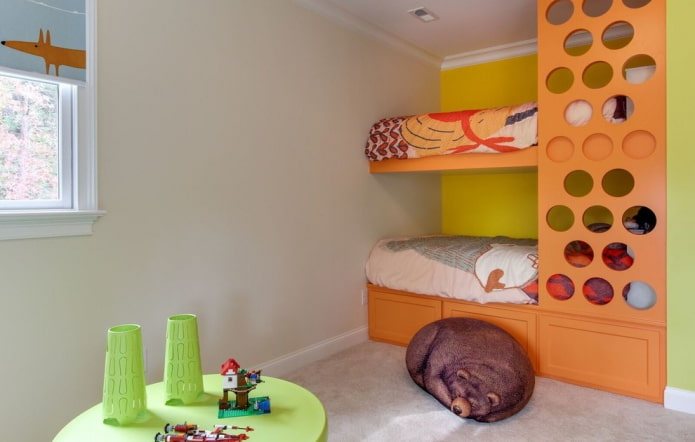 beliche laranja no quarto de bebê
