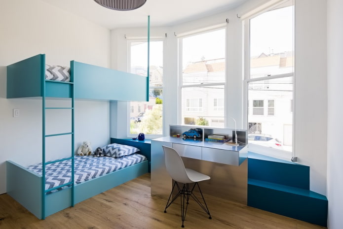 modelo de dois andares no quarto infantil para meninos