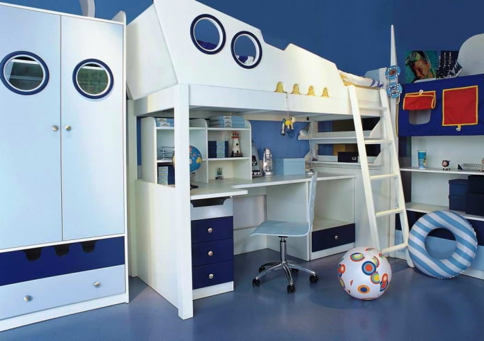 modelo de dois andares em um quarto infantil em estilo náutico