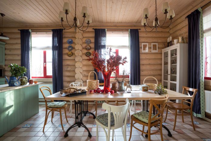 projeto de sala de jantar em uma casa de toras de madeira