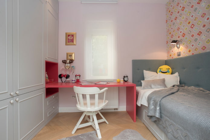 projeto de um quarto de bebê para uma menina menina
