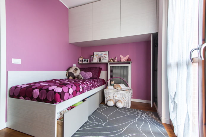 arranjo de móveis em um quarto infantil de 10 m²