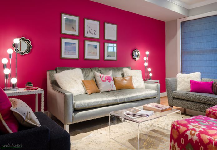 parede rosa na sala de estar