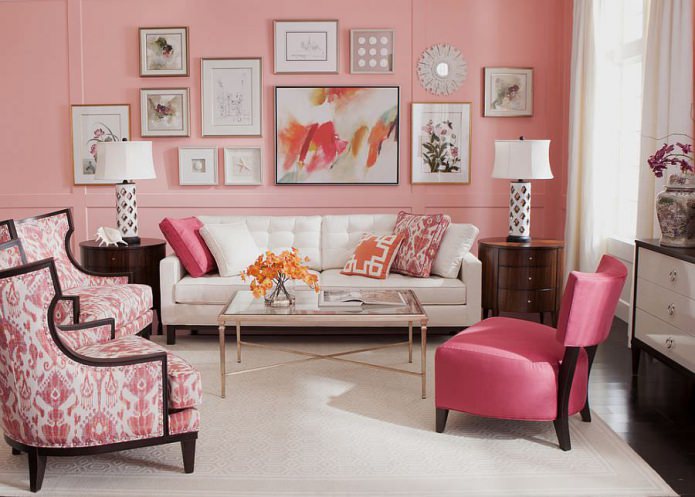 paredes rosa com pinturas