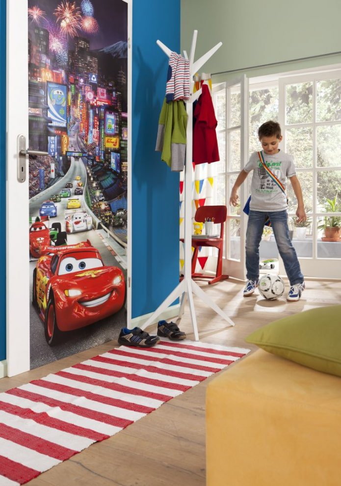 papel de parede fotográfico na porta