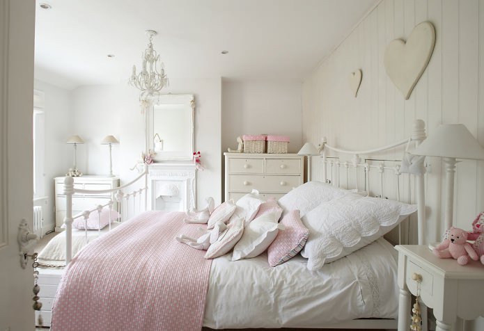 quarto branco e rosa