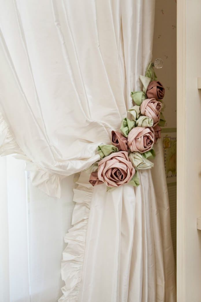 pingente de cortina com rosas