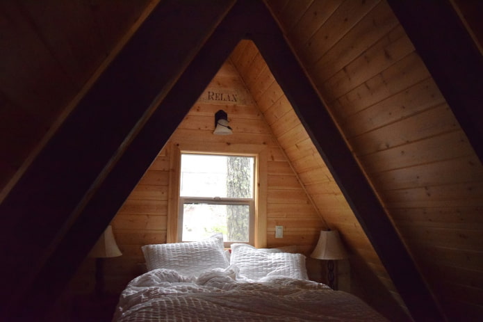 quarto pequeno no sótão