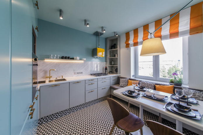 conjunto de móveis no interior de uma cozinha de 10 m²
