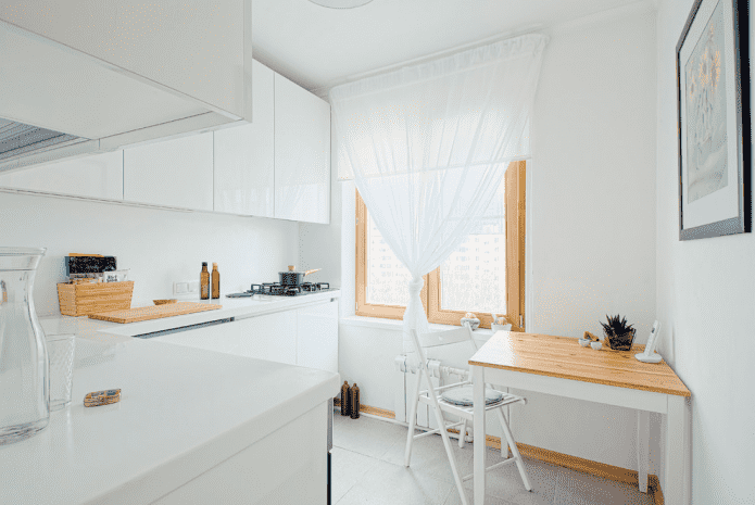 Área de cozinha de 6 metros quadrados em estilo escandinavo