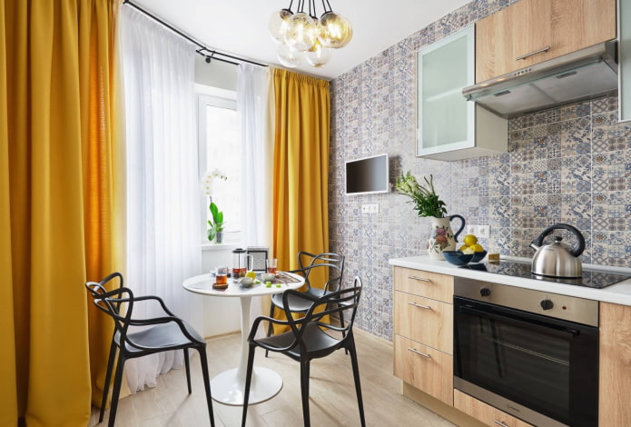 cortinas na área da cozinha de 6 quadrados