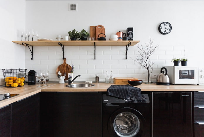 máquina de lavar em uma cozinha de 8 m²